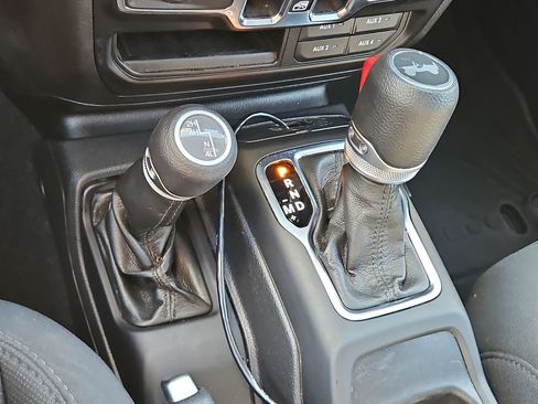Used 2022 Jeep Wrangler Unlimited Sport AWD/4WD image 21