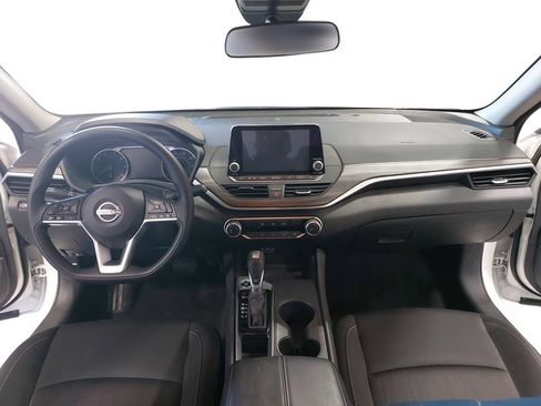 Certified 2025 Nissan Altima 2.5 SV FWD image 9