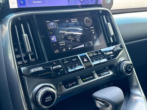 New 2026 Lexus LX 600 4WD w/ Luxury Package image 28