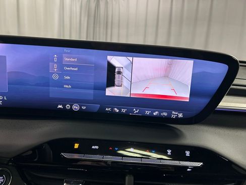 Used 2025 Buick Enclave Avenir image 18