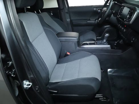 Certified 2022 Toyota Tacoma TRD Off-Road image 38