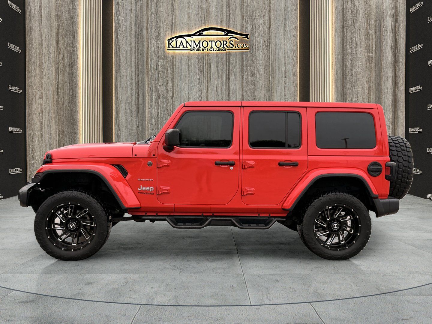 Used 2018 Jeep Wrangler Unlimited Sahara w/ Uconnect 4C Nav & Sound Group AWD/4WD image 4