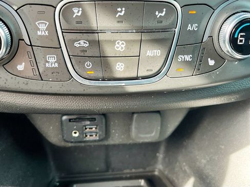 Used 2022 Chevrolet Traverse Premier AWD/4WD image 21