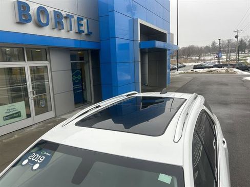 Certified 2019 Chevrolet Equinox LT w/ Sun & Navigation Package image 10