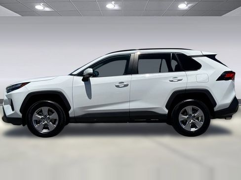 Used 2025 Toyota RAV4 XLE AWD/4WD image 2
