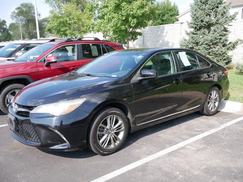Used 2017 Toyota Camry SE FWD image 2