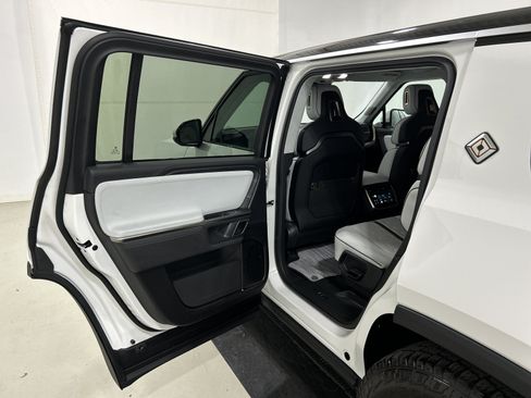 Used 2023 Rivian R1S Adventure AWD/4WD image 17