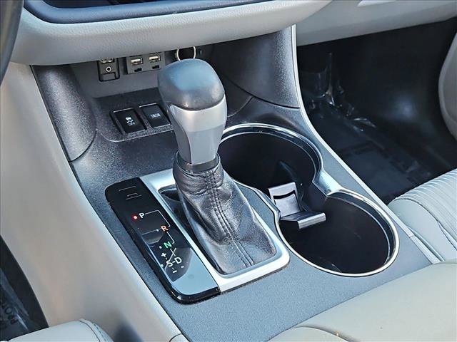 Used 2019 Toyota Highlander Plus FWD image 12