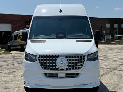 Used 2025 Mercedes-Benz Sprinter 2500 image 2