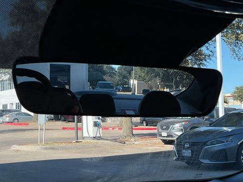 Used 2025 Hyundai Elantra SEL image 28