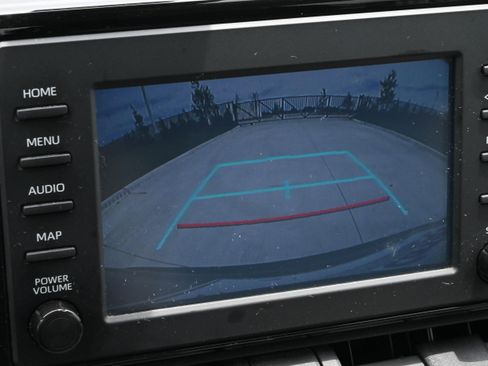 Used 2019 Toyota RAV4 XLE FWD image 17