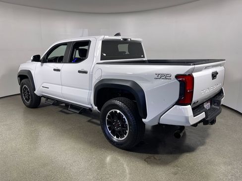 Used 2025 Toyota Tacoma TRD Off-Road AWD/4WD image 5