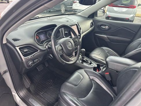 Used 2019 Jeep Cherokee Limited image 12