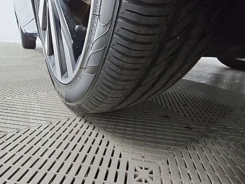 Used 2021 Nissan Versa SR image 39