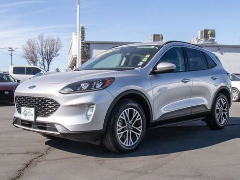 Used 2020 Ford Escape SEL image 3