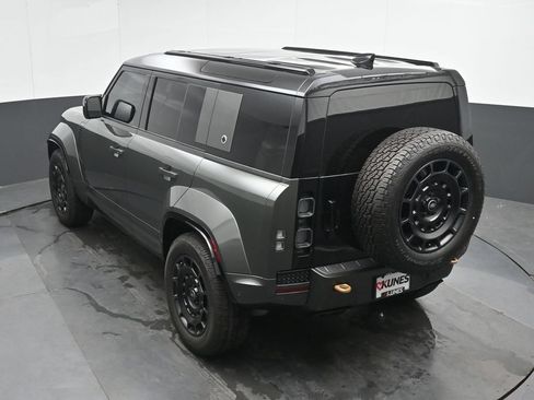Used 2025 Land Rover Defender 110 AWD/4WD image 39