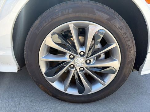 Used 2022 Buick Encore GX Preferred w/ Sport Touring Package FWD image 8