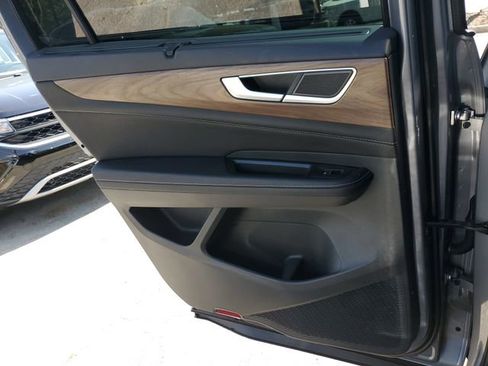 Certified 2025 Volkswagen Atlas SE w/ Panoramic Sunroof Package image 13