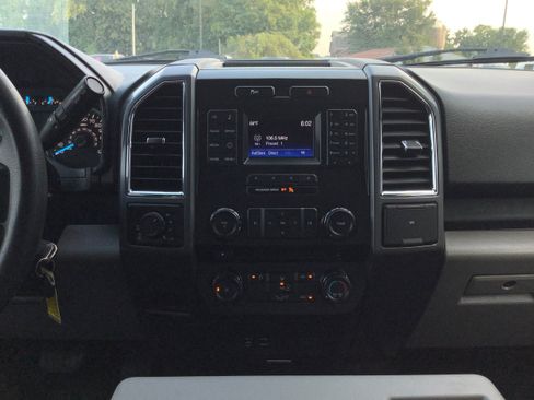Used 2015 Ford F150 XLT AWD/4WD image 9