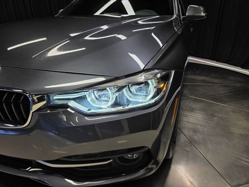 Used 2018 BMW 330i Sedan w/ Convenience Package RWD image 3