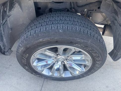 Used 2024 RAM 1500 Laramie RWD image 17