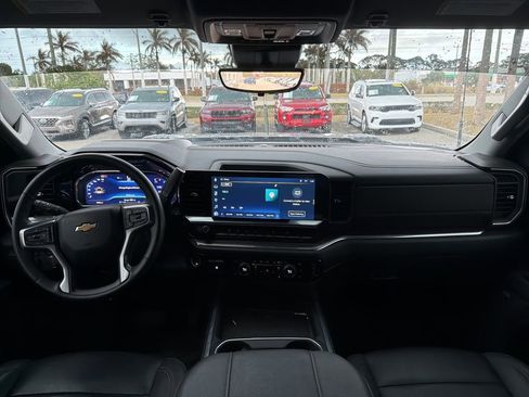 Used 2024 Chevrolet Silverado 2500 LTZ w/ LTZ Convenience Package image 10