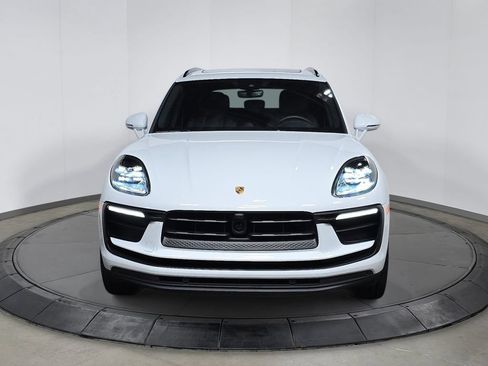Certified 2025 Porsche Macan AWD/4WD image 10