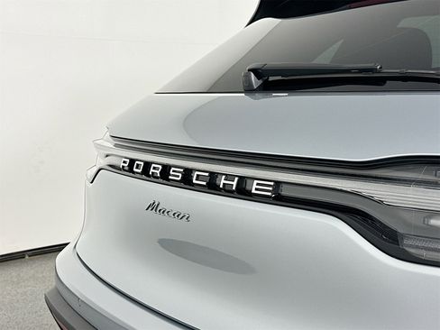 Certified 2025 Porsche Macan image 17