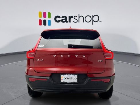 Used 2024 Volvo XC40 B5 Plus w/ Climate Package AWD/4WD image 4