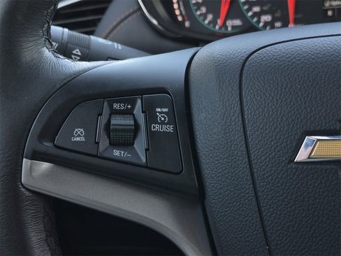 Certified 2022 Chevrolet Trax LT w/ LT Convenience Package image 18