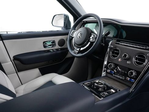 Used 2026 Rolls-Royce Cullinan AWD/4WD image 35