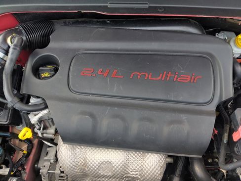 Used 2015 Jeep Renegade Latitude FWD image 30