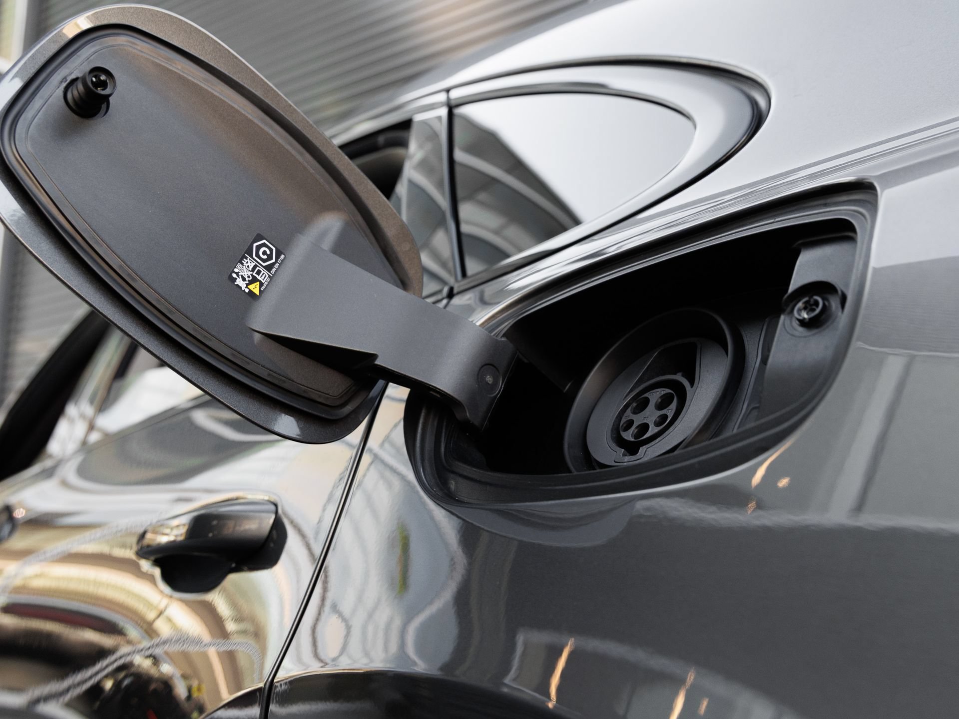 Certified 2025 Porsche Cayenne S AWD/4WD image 27