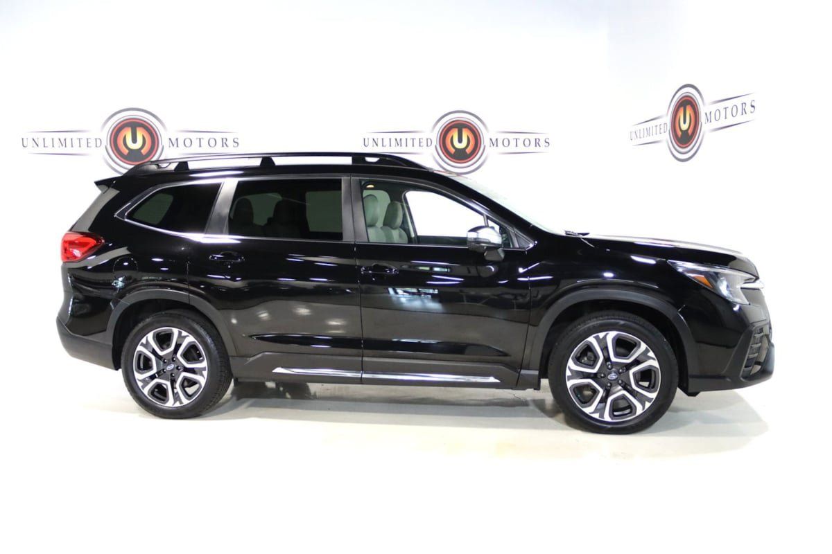 Used 2023 Subaru Ascent Limited w/ Technology Package AWD/4WD image 5