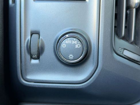 Used 2018 Chevrolet Silverado 1500 W/T w/ Trailering Package image 16