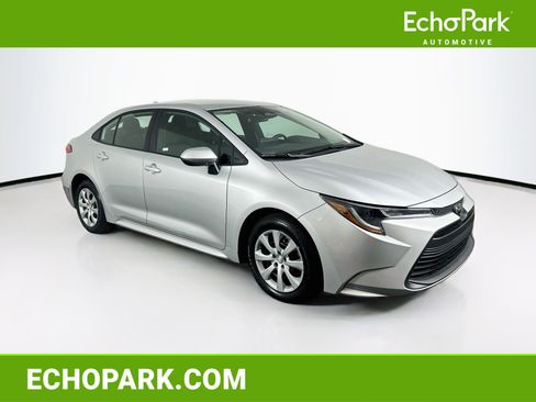 Used 2025 Toyota Corolla LE FWD image 1