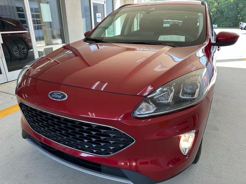 Used 2022 Ford Escape SEL FWD image 2