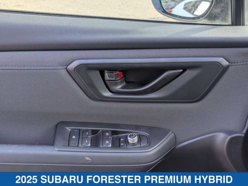 Used 2025 Subaru Forester Premium AWD/4WD image 13