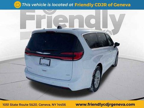 New 2026 Chrysler Pacifica Select image 5
