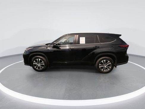 Used 2023 Toyota Highlander XLE AWD/4WD image 5