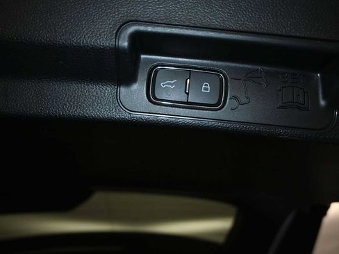 Used 2025 Ford Explorer Platinum RWD image 23