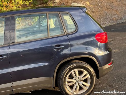 Used 2012 Volkswagen Tiguan S image 34