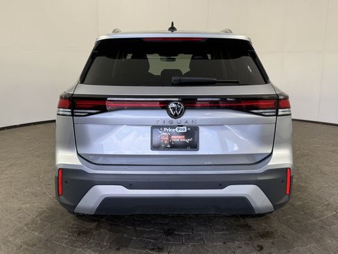 Used 2026 Volkswagen Tiguan SE FWD image 6