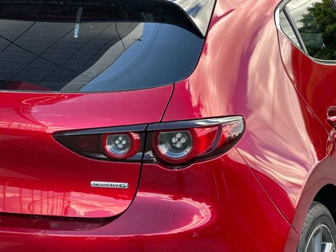 Used 2020 MAZDA MAZDA3 Hatchback FWD image 23