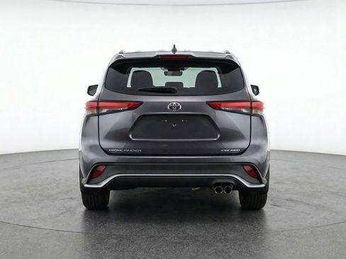 Used 2025 Toyota Highlander XSE AWD/4WD image 7