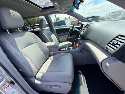 Used 2013 Toyota Highlander Limited AWD/4WD image 24