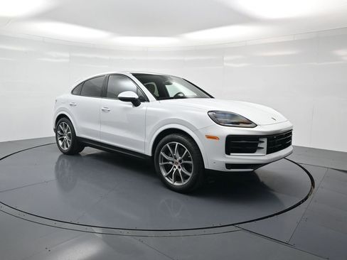 Certified 2026 Porsche Cayenne Coupe image 32