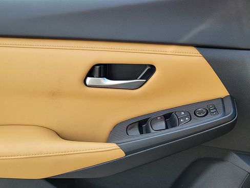 Used 2025 Nissan Sentra SV w/ SV Premium Package FWD image 15