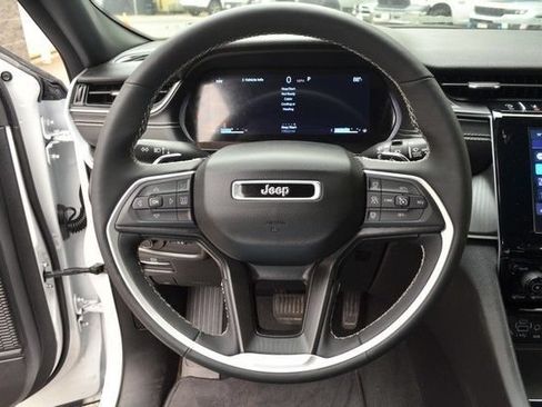 Used 2024 Jeep Grand Cherokee Laredo X w/ Luxury Tech Group I AWD/4WD image 19