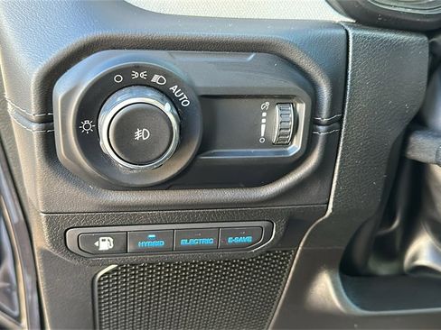 Used 2025 Jeep Wrangler Unlimited Sahara image 17